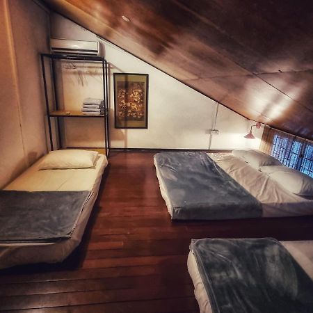 Treehouse Hostel Кучинг Экстерьер фото
