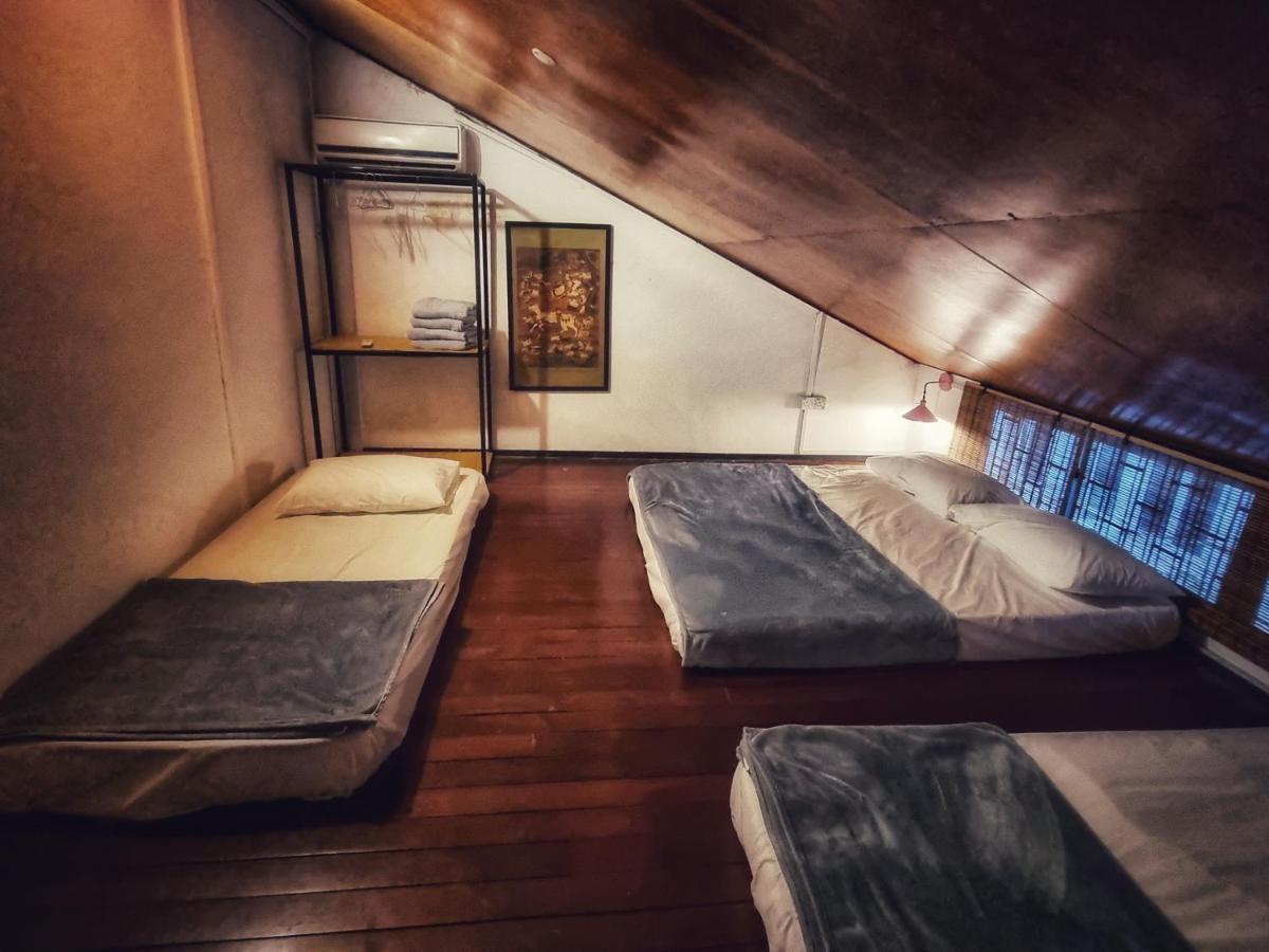 Treehouse Hostel Кучинг Экстерьер фото
