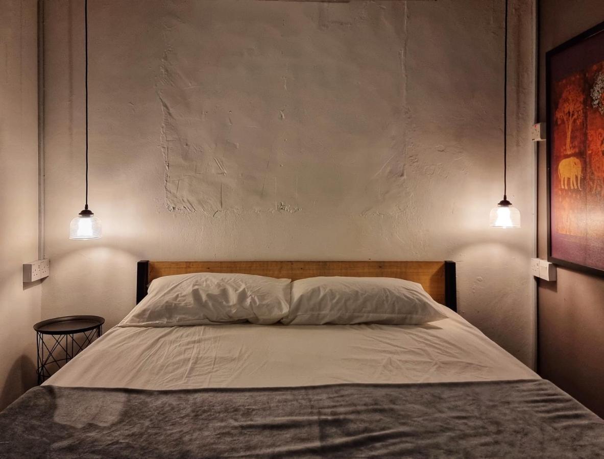 Treehouse Hostel Кучинг Экстерьер фото