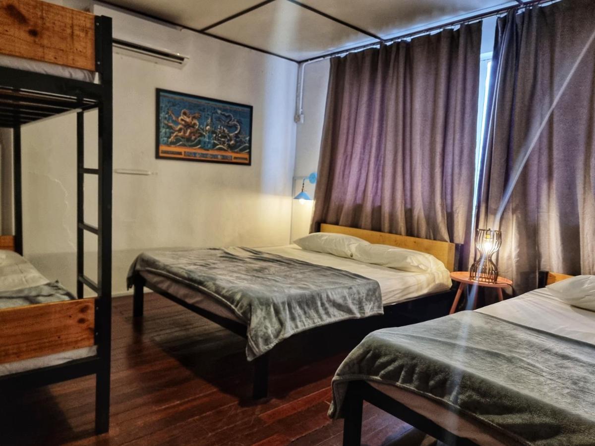 Treehouse Hostel Кучинг Экстерьер фото